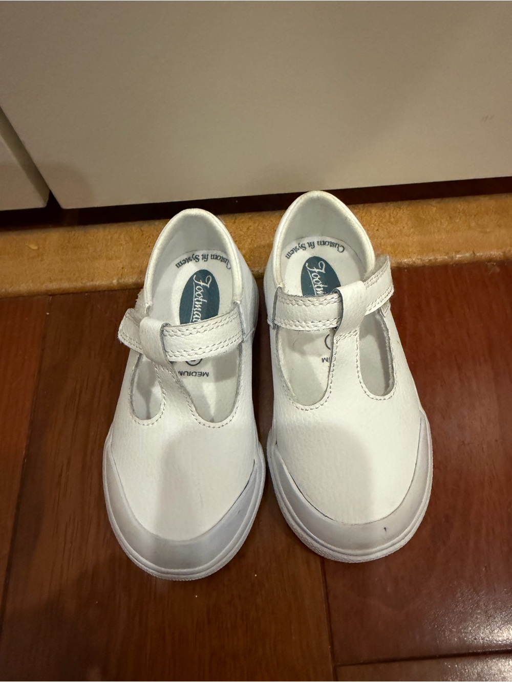 FootMates White T‑Strap School Shoes for Kids size 5 worn once